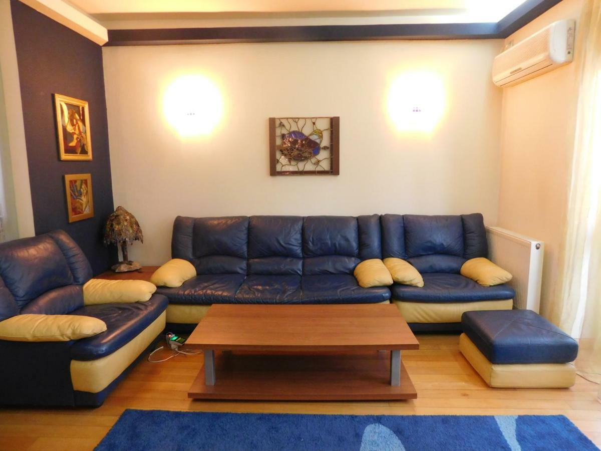 Nicole'S Apartment Bukares Bagian luar foto