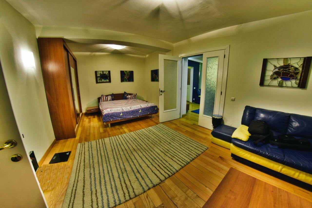 Nicole'S Apartment Bukares Bagian luar foto