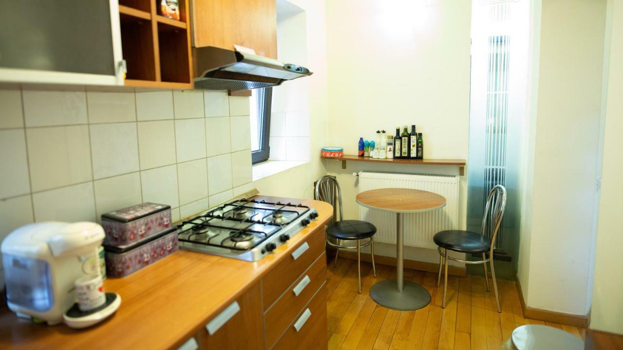 Nicole'S Apartment Bukares Bagian luar foto